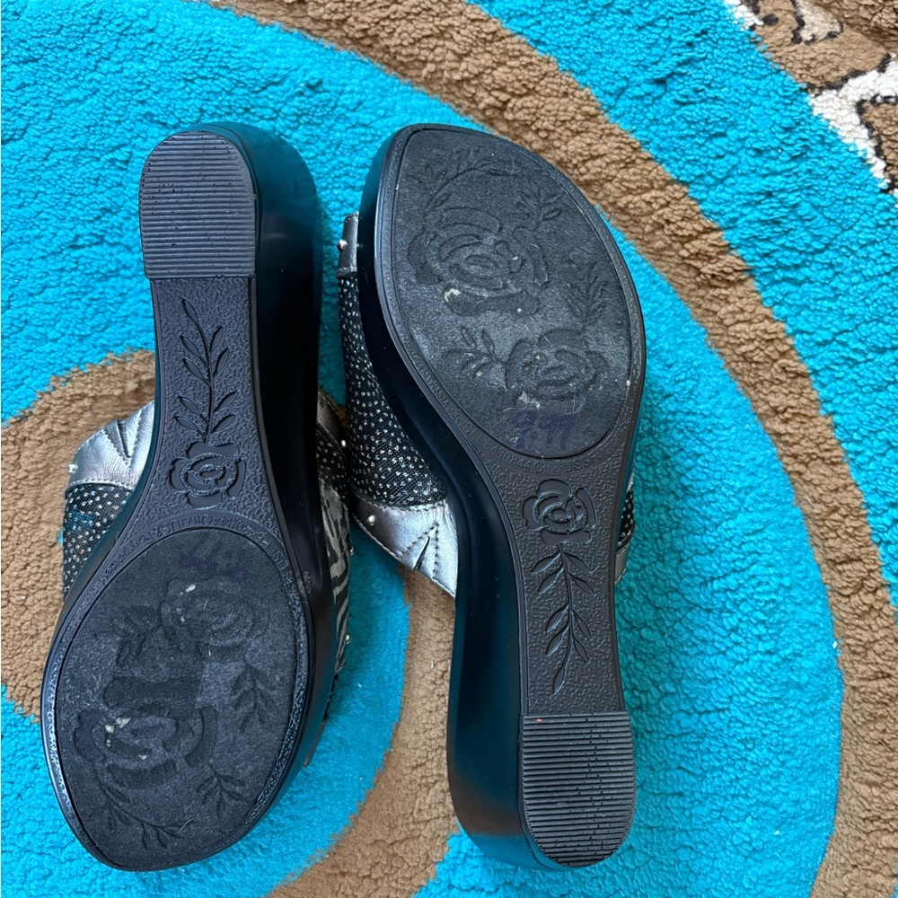 White Mountain Metallic and Black Wedge Mules - Picture 6 of 6